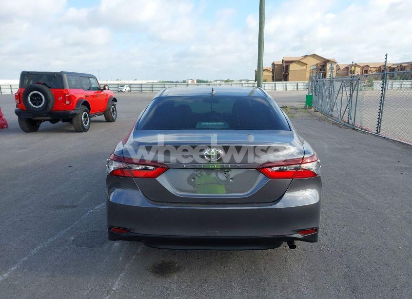 Photo 16 of 2022 Toyota Camry LE (VIN 4T1C11AK8NU055100)