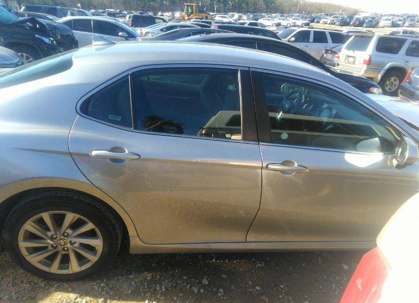 Photo 13 of 2022 Toyota Camry LE (VIN 4T1C11AK8NU499948)