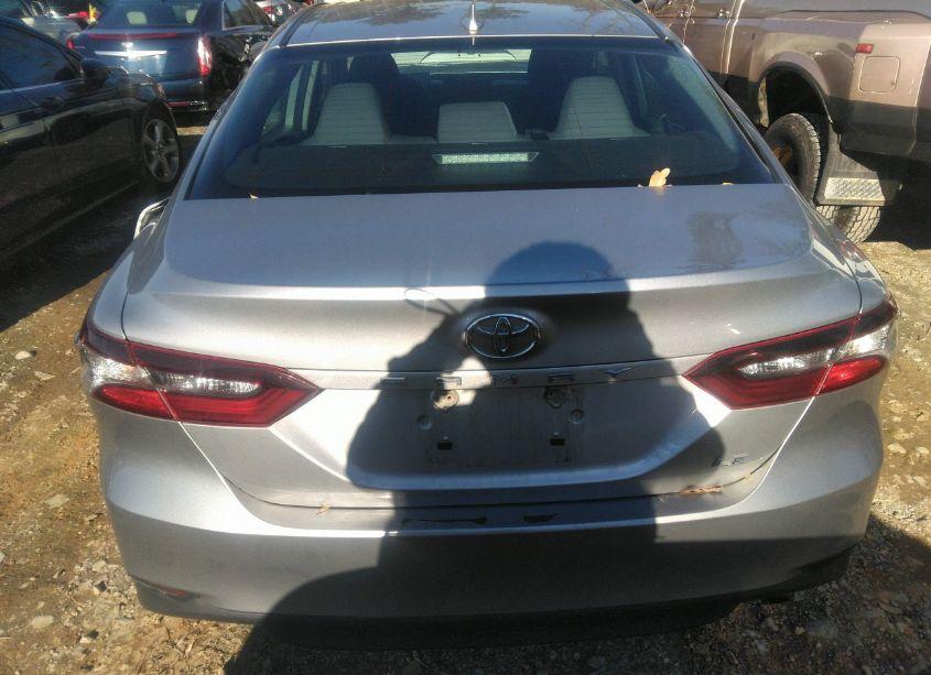 Photo 16 of 2022 Toyota Camry LE (VIN 4T1C11AK8NU499948)