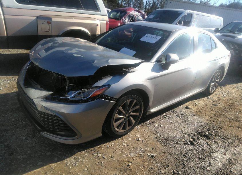 Photo 2 of 2022 Toyota Camry LE (VIN 4T1C11AK8NU499948)