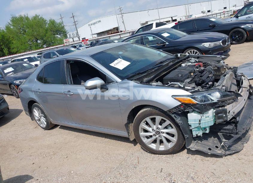 Photo 14 of 2022 Toyota Camry LE (VIN 4T1C11AK8NU630618)