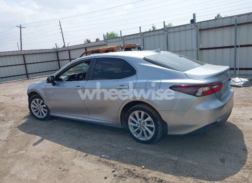 Photo 15 of 2022 Toyota Camry LE (VIN 4T1C11AK8NU630618)