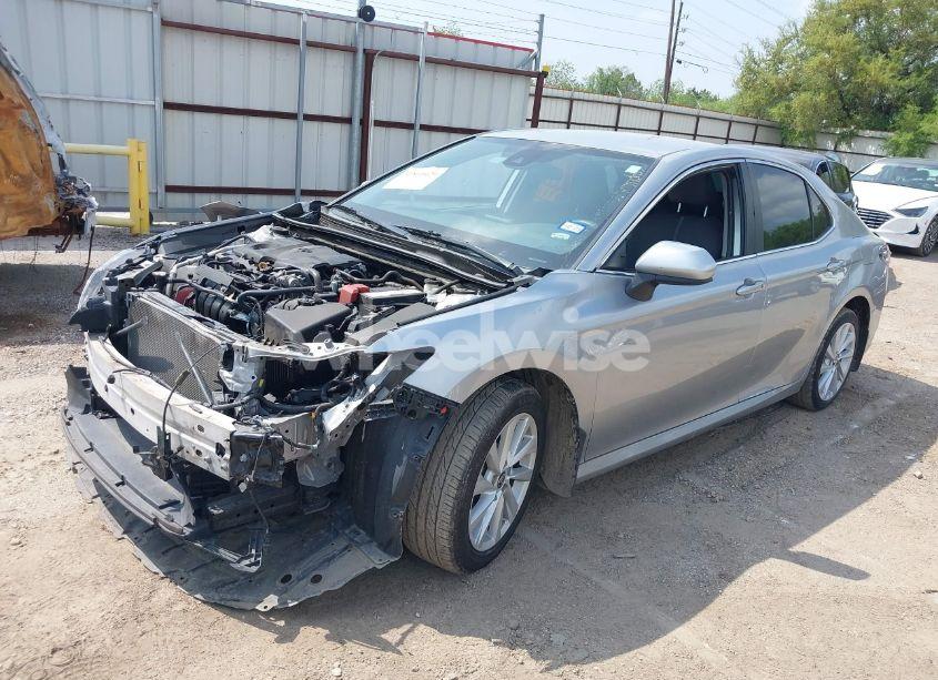 Photo 2 of 2022 Toyota Camry LE (VIN 4T1C11AK8NU630618)
