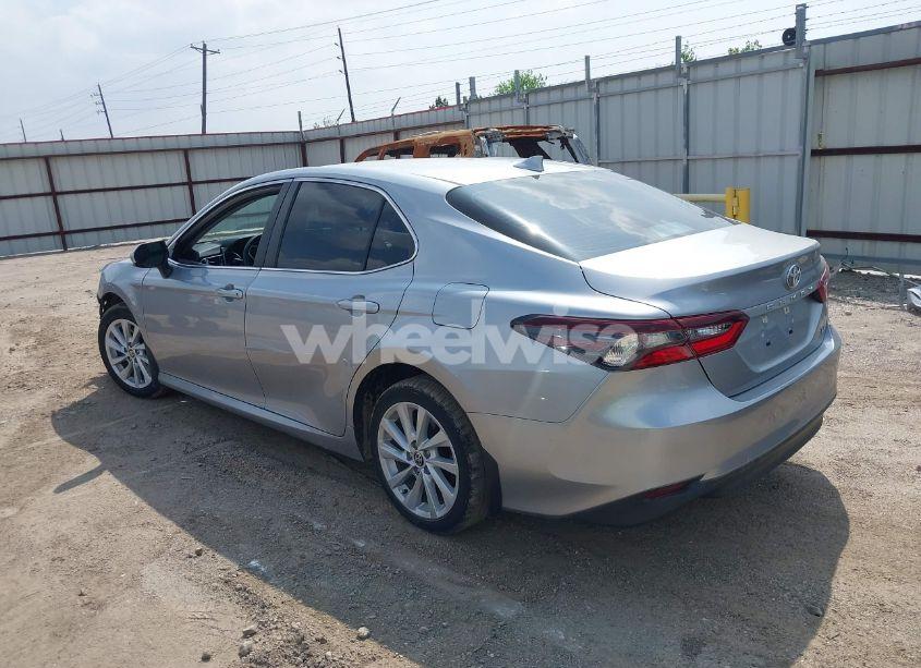 Photo 3 of 2022 Toyota Camry LE (VIN 4T1C11AK8NU630618)
