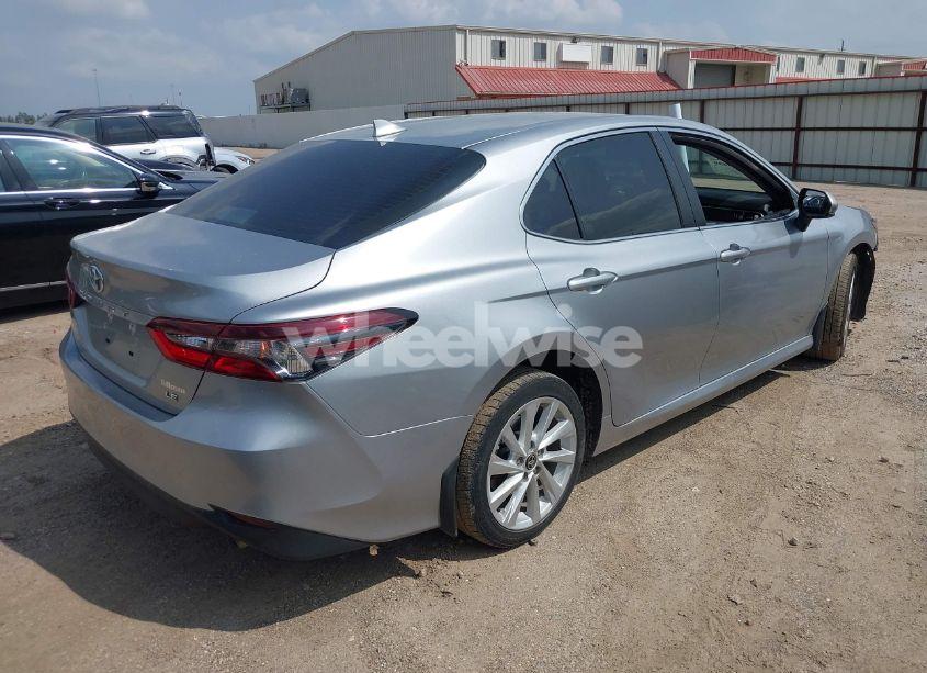 Photo 4 of 2022 Toyota Camry LE (VIN 4T1C11AK8NU630618)