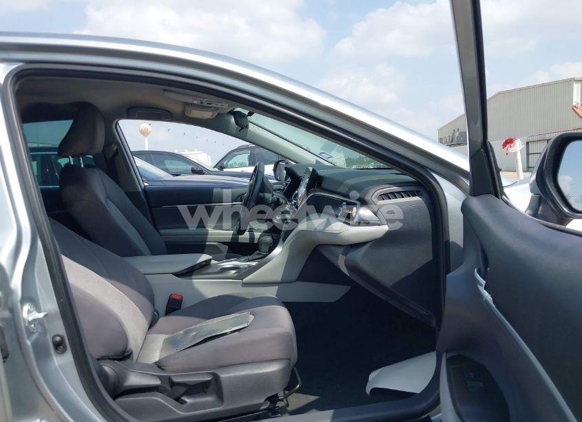 Photo 5 of 2022 Toyota Camry LE (VIN 4T1C11AK8NU630618)