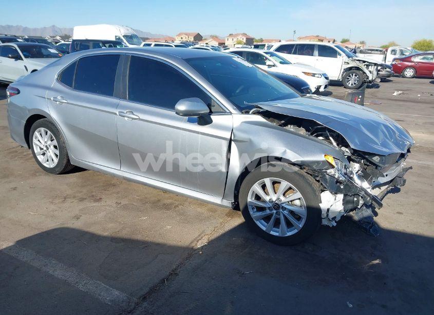 2022 Toyota Camry LE (VIN 4T1C11AK8NU649637) main photo