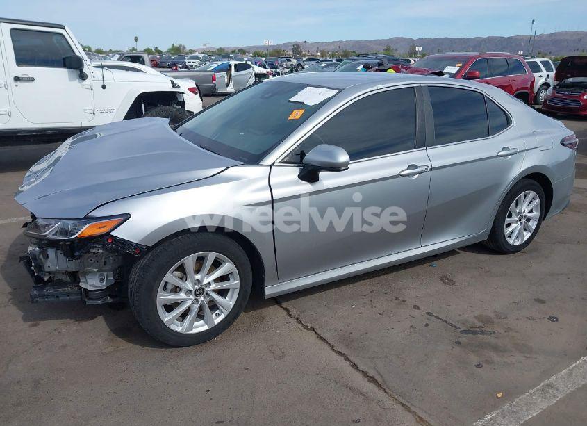 Photo 2 of 2022 Toyota Camry LE (VIN 4T1C11AK8NU649637)