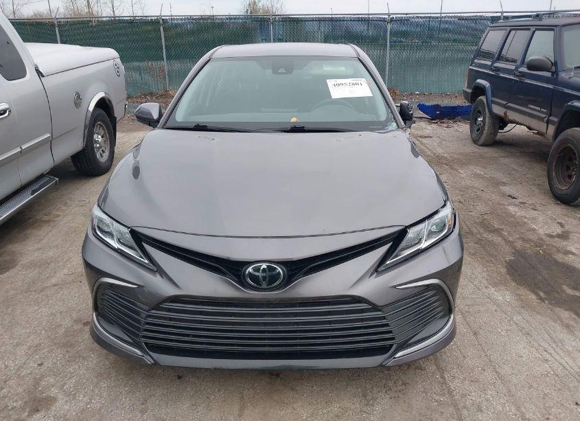 Photo 12 of 2022 Toyota Camry LE (VIN 4T1C11AK8NU665420)