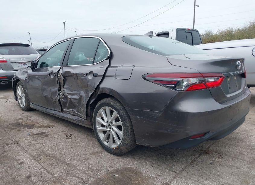 Photo 14 of 2022 Toyota Camry LE (VIN 4T1C11AK8NU665420)