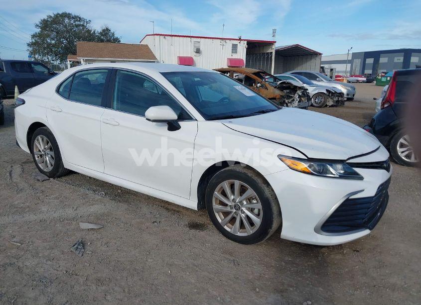 2024 Toyota Camry LE (VIN 4T1C11AK8RU192642) main photo