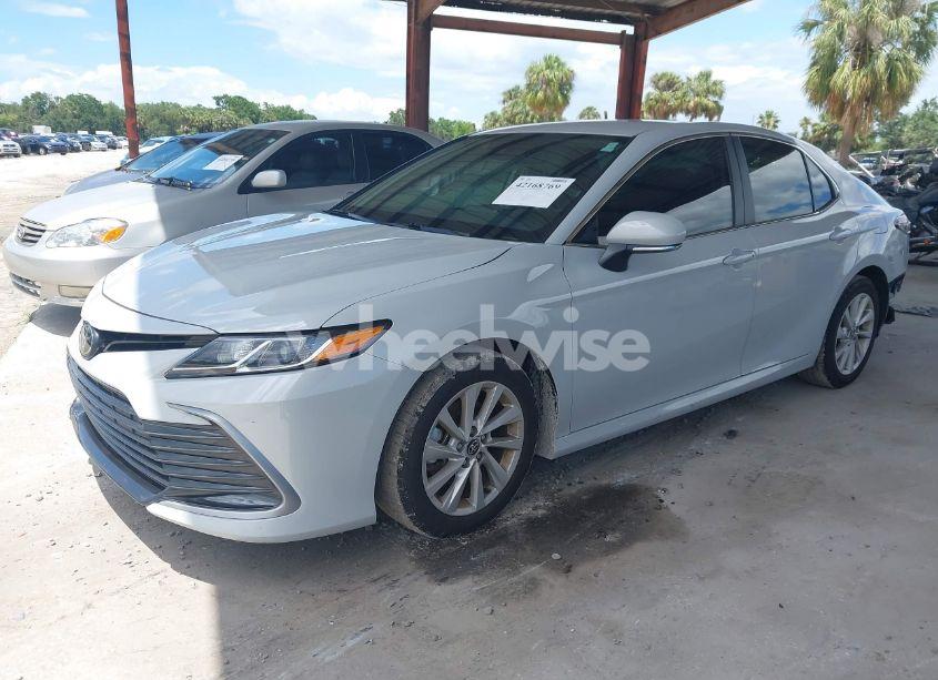 Photo 2 of 2024 Toyota Camry LE (VIN 4T1C11AK8RU215529)
