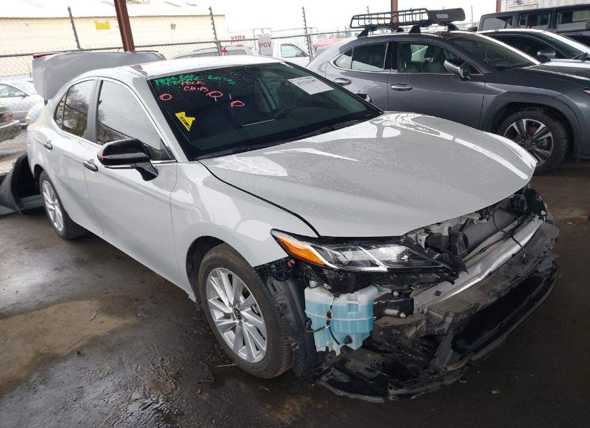 2024 Toyota Camry LE (VIN 4T1C11AK8RU237580) main photo