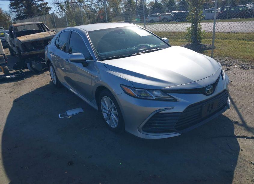 2024 Toyota Camry LE (VIN 4T1C11AK8RU842490) main photo