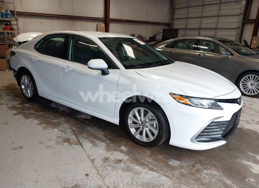 2024 Toyota Camry LE (VIN 4T1C11AK8RU865087) main photo