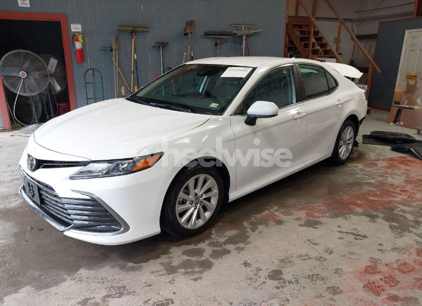 Photo 2 of 2024 Toyota Camry LE (VIN 4T1C11AK8RU865087)