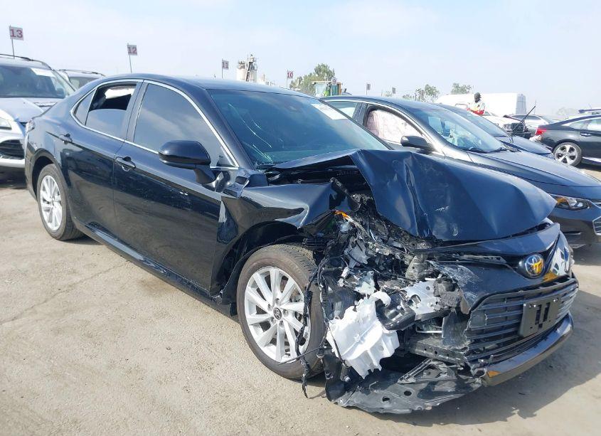 2024 Toyota Camry LE (VIN 4T1C11AK8RU877093) main photo