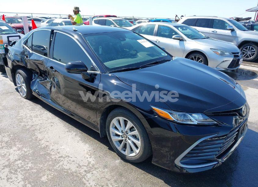 2024 Toyota Camry LE (VIN 4T1C11AK8RU897005) main photo