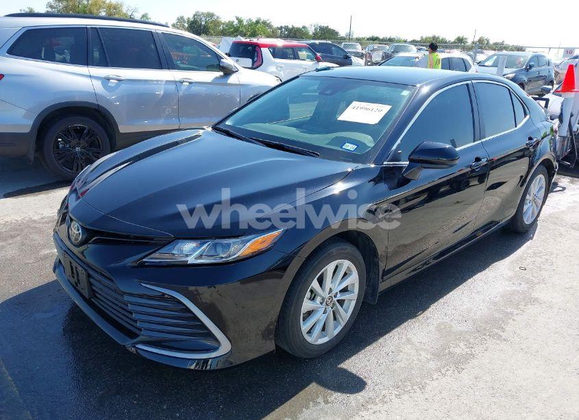 Photo 2 of 2024 Toyota Camry LE (VIN 4T1C11AK8RU897005)