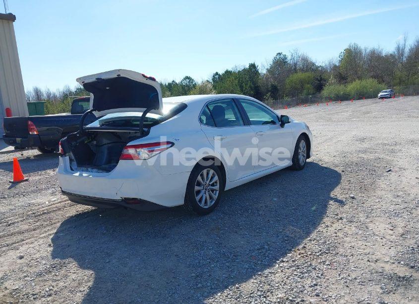 Photo 4 of 2020 Toyota Camry LE (VIN 4T1C11AK9LU315906)