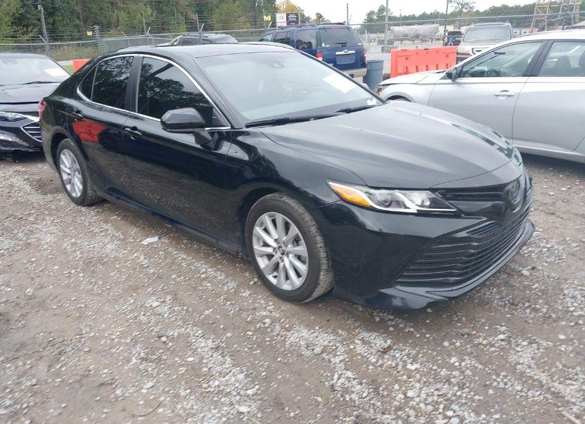 2020 Toyota Camry LE (VIN 4T1C11AK9LU319048) main photo