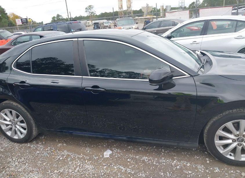 Photo 13 of 2020 Toyota Camry LE (VIN 4T1C11AK9LU319048)