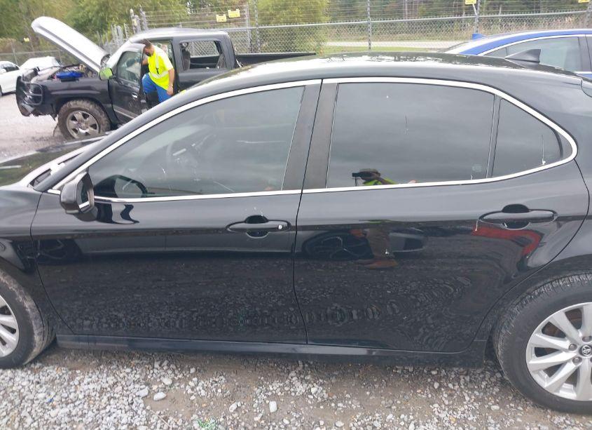 Photo 14 of 2020 Toyota Camry LE (VIN 4T1C11AK9LU319048)