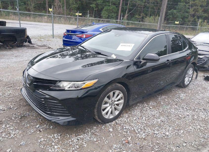 Photo 2 of 2020 Toyota Camry LE (VIN 4T1C11AK9LU319048)