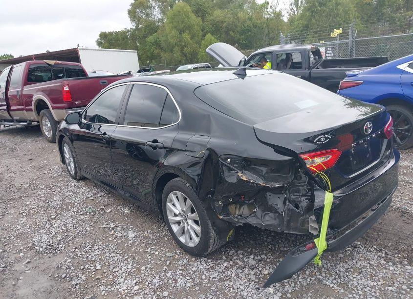 Photo 3 of 2020 Toyota Camry LE (VIN 4T1C11AK9LU319048)