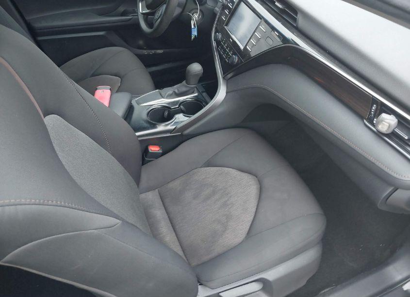 Photo 5 of 2020 Toyota Camry LE (VIN 4T1C11AK9LU319048)