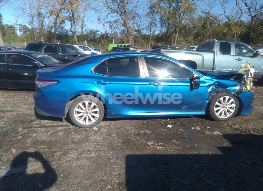 Photo 13 of 2020 Toyota Camry LE (VIN 4T1C11AK9LU386250)