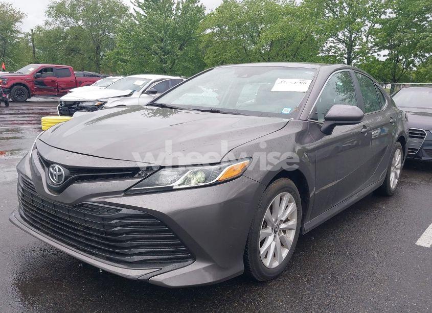 Photo 2 of 2020 Toyota Camry LE (VIN 4T1C11AK9LU891236)