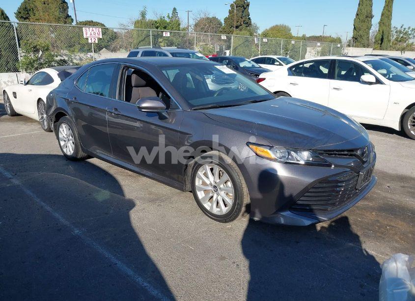 2020 Toyota Camry LE (VIN 4T1C11AK9LU904955) main photo