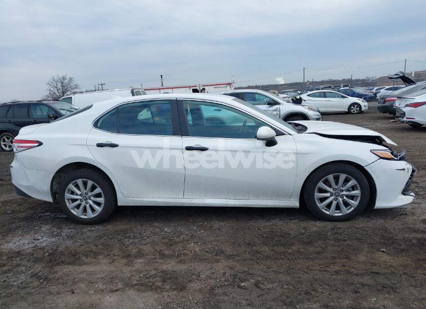 Photo 13 of 2020 Toyota Camry LE (VIN 4T1C11AK9LU912585)