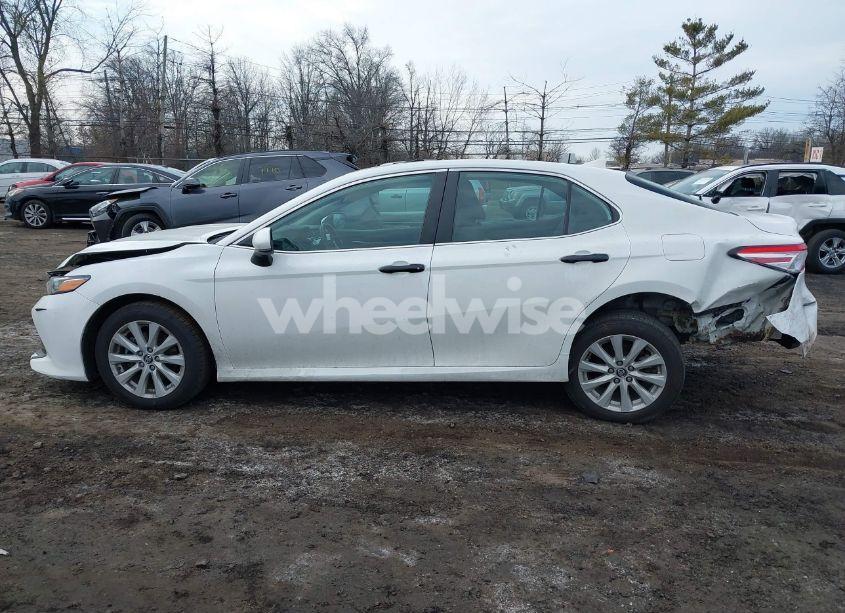 Photo 14 of 2020 Toyota Camry LE (VIN 4T1C11AK9LU912585)