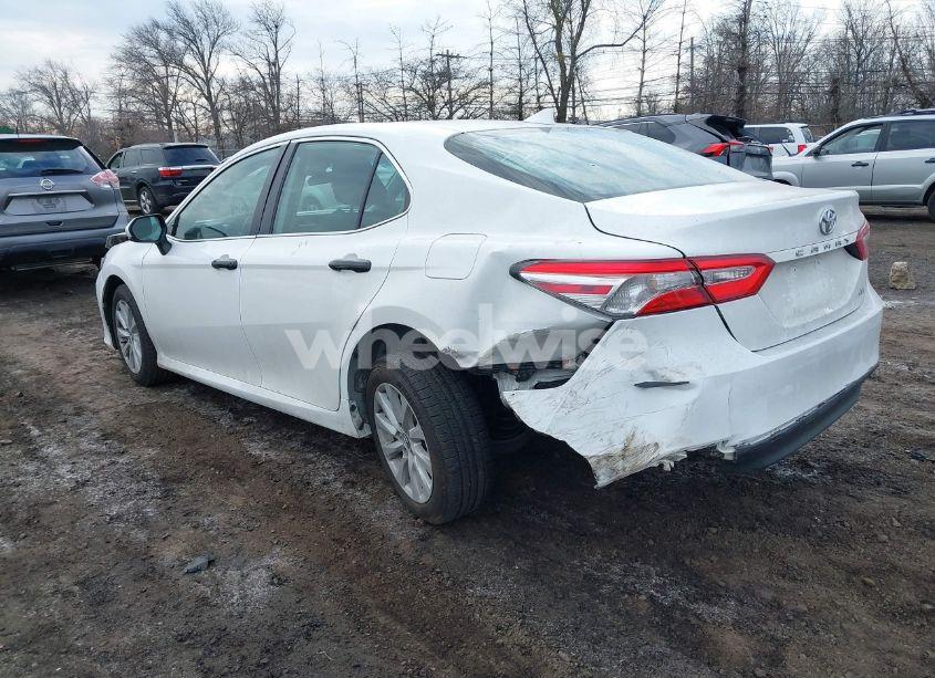 Photo 3 of 2020 Toyota Camry LE (VIN 4T1C11AK9LU912585)