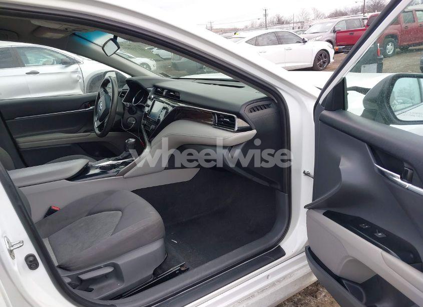 Photo 5 of 2020 Toyota Camry LE (VIN 4T1C11AK9LU912585)