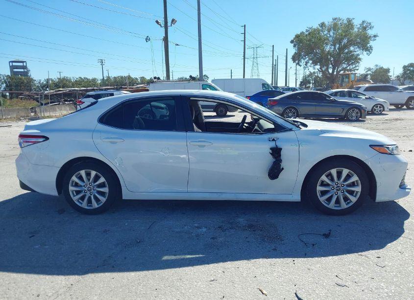 Photo 13 of 2020 Toyota Camry LE (VIN 4T1C11AK9LU926759)