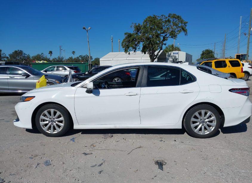 Photo 14 of 2020 Toyota Camry LE (VIN 4T1C11AK9LU926759)