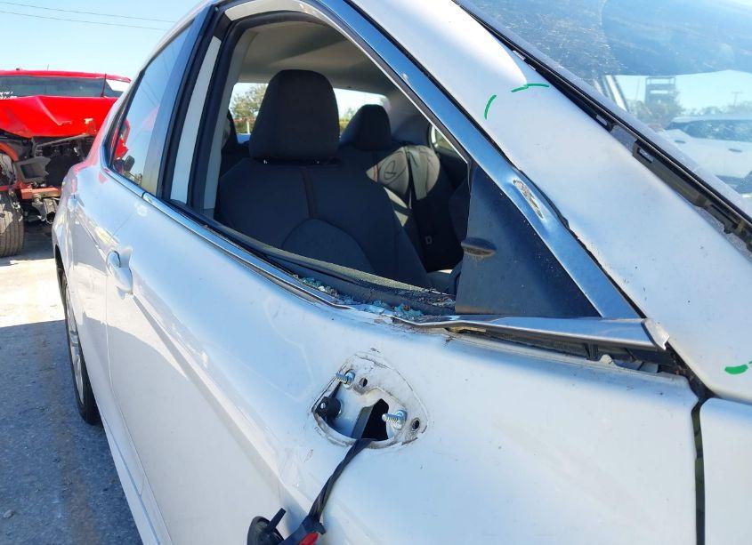 Photo 18 of 2020 Toyota Camry LE (VIN 4T1C11AK9LU926759)