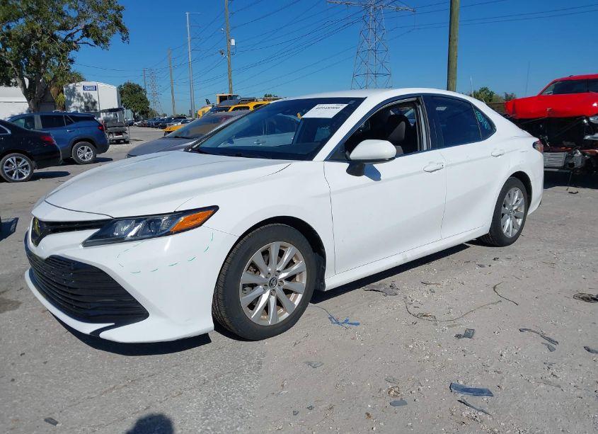 Photo 2 of 2020 Toyota Camry LE (VIN 4T1C11AK9LU926759)