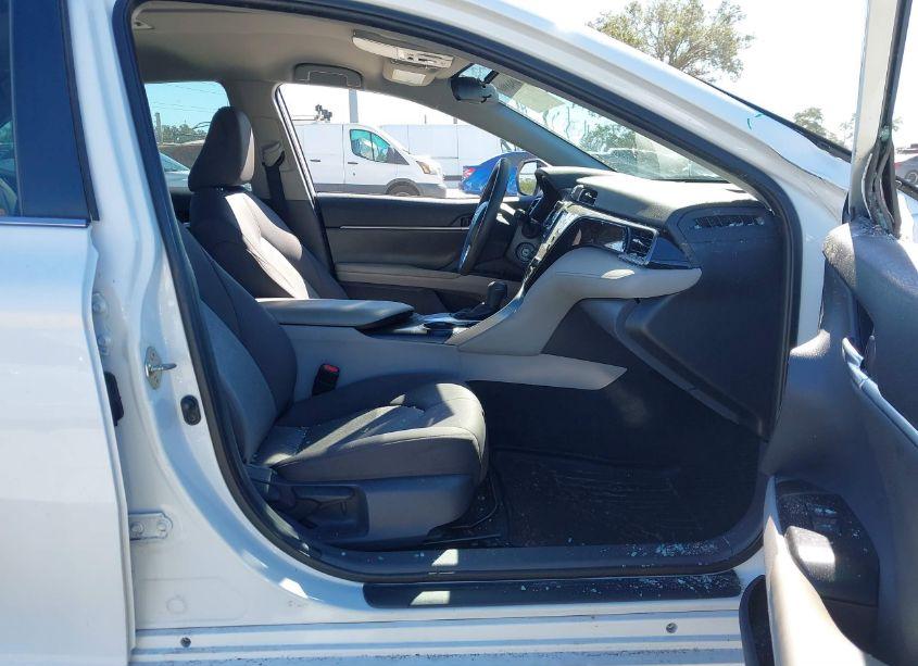 Photo 5 of 2020 Toyota Camry LE (VIN 4T1C11AK9LU926759)