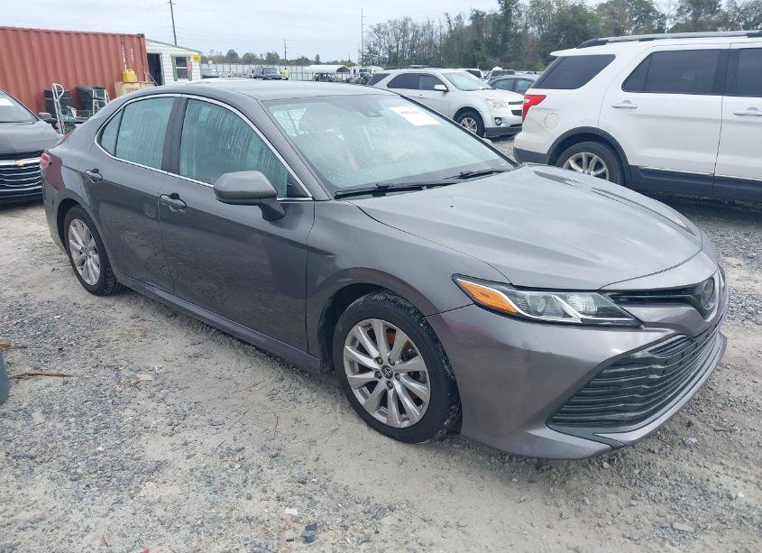 2020 Toyota Camry LE (VIN 4T1C11AK9LU929838) main photo