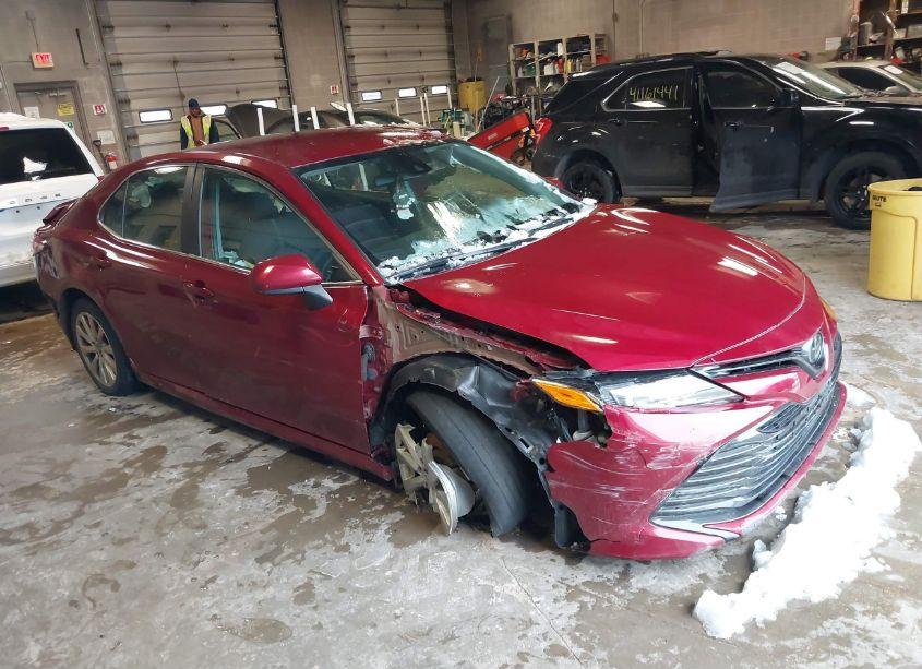 2020 Toyota Camry LE (VIN 4T1C11AK9LU930732) main photo