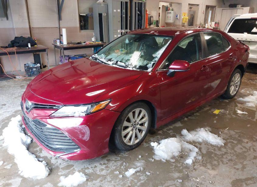 Photo 2 of 2020 Toyota Camry LE (VIN 4T1C11AK9LU930732)