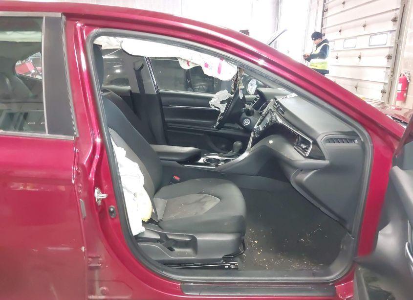 Photo 5 of 2020 Toyota Camry LE (VIN 4T1C11AK9LU930732)