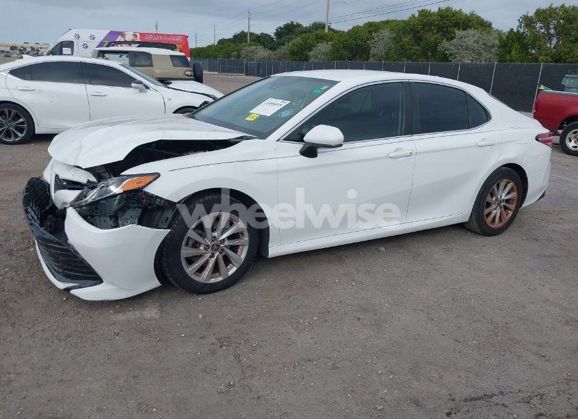 Photo 2 of 2020 Toyota Camry LE (VIN 4T1C11AK9LU934540)