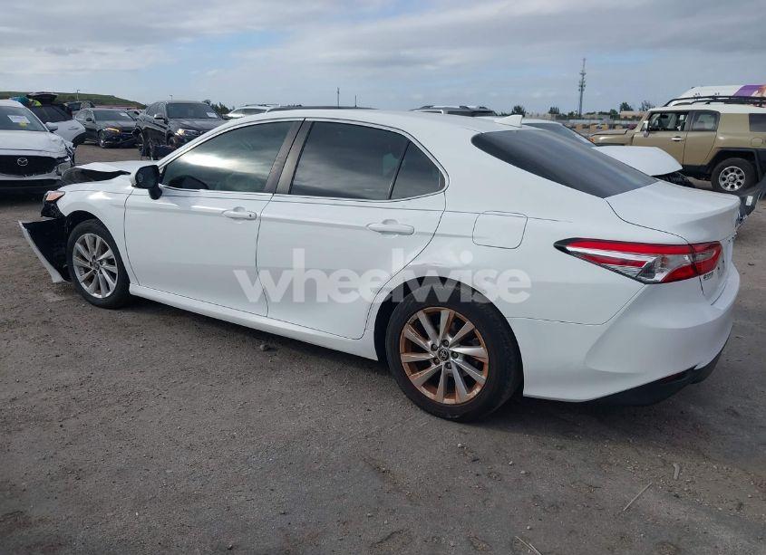 Photo 3 of 2020 Toyota Camry LE (VIN 4T1C11AK9LU934540)