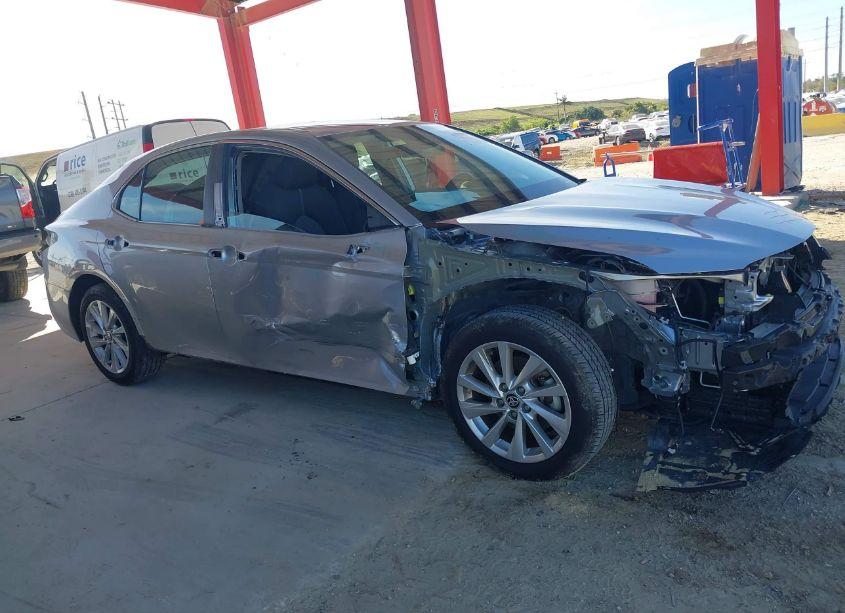 Photo 13 of 2021 Toyota Camry LE (VIN 4T1C11AK9MU541624)