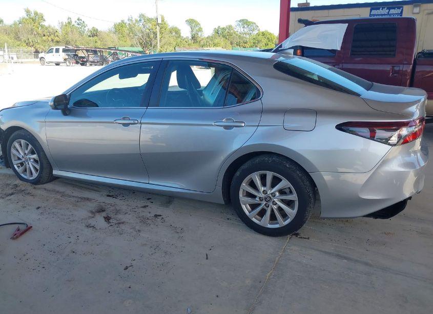 Photo 14 of 2021 Toyota Camry LE (VIN 4T1C11AK9MU541624)